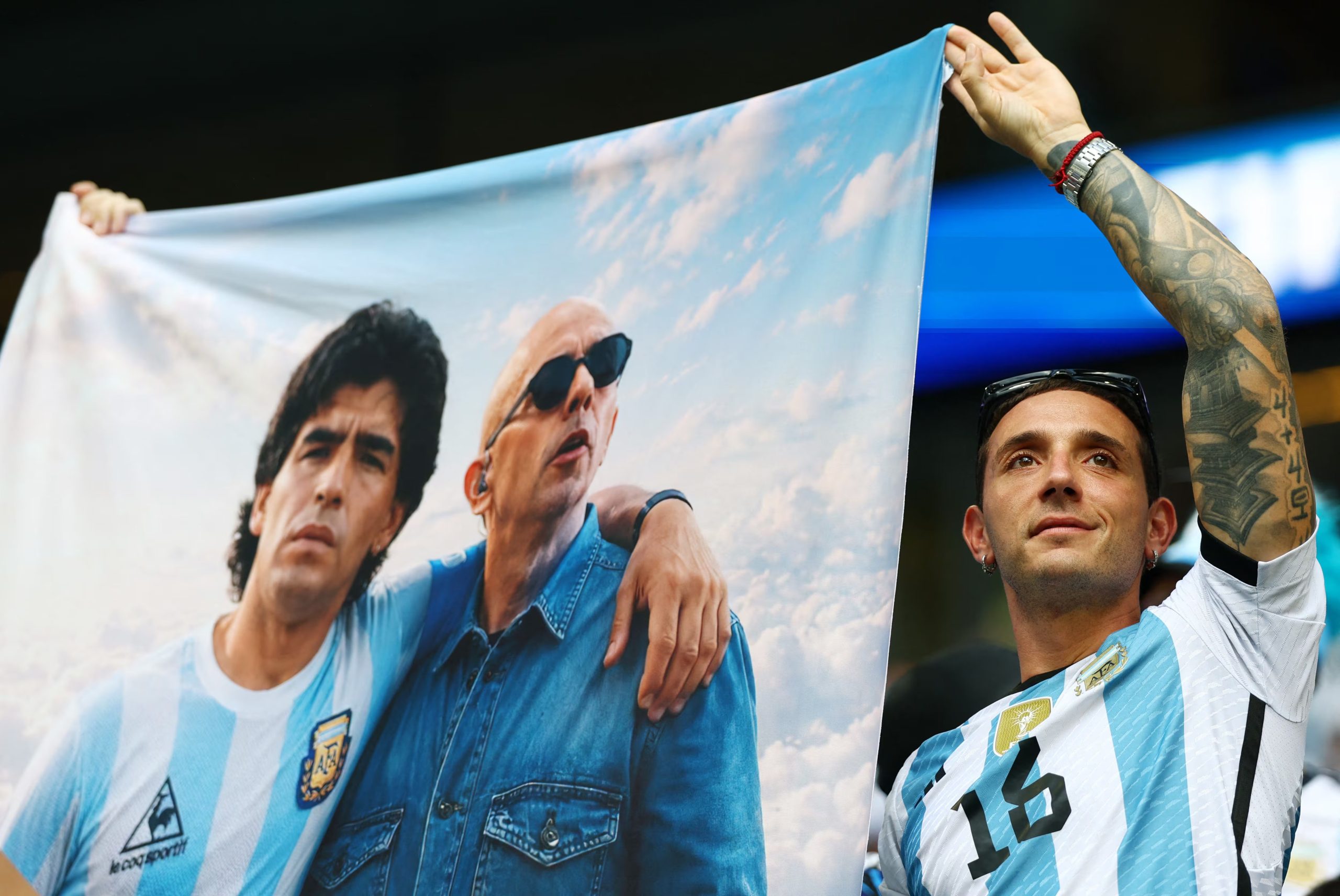 El recuerdo a Indio Solari y Diego Maradona en las tribunas
