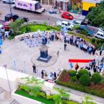 Prefectura rinde homenaje a Guayaquil con ofrenda floral