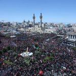 Miles despiden al ayatolá Jamenei en su entierro en Mashhad