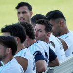 Argentina entrena en Kansas City: Romero sin problemas y Messi se toma un mate