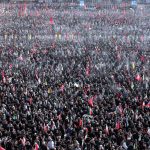 Multitudinaria procesión en Teherán despide al ayatolá Jamenei