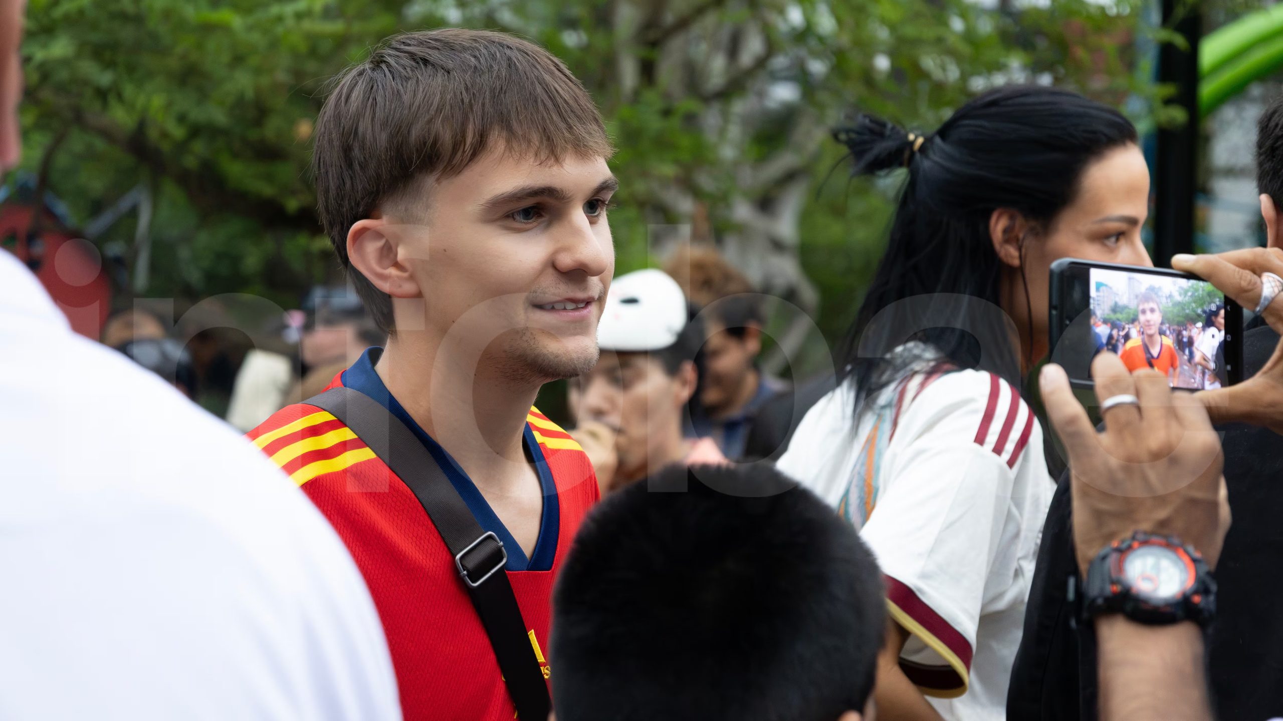 Final del Mundial 2026 en Lima: Hinchas peruanos y extranjeros con la camiseta de España y Argentina (Carlos Díaz)