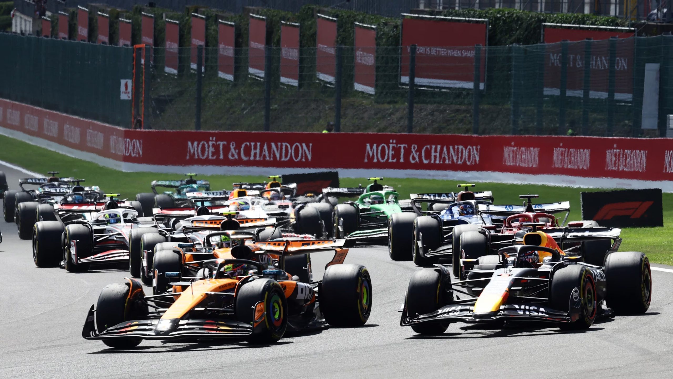 Checo Pérez regresa a Spa-Francorchamps con la escudería Cadillac. REUTERS/Yves Herman