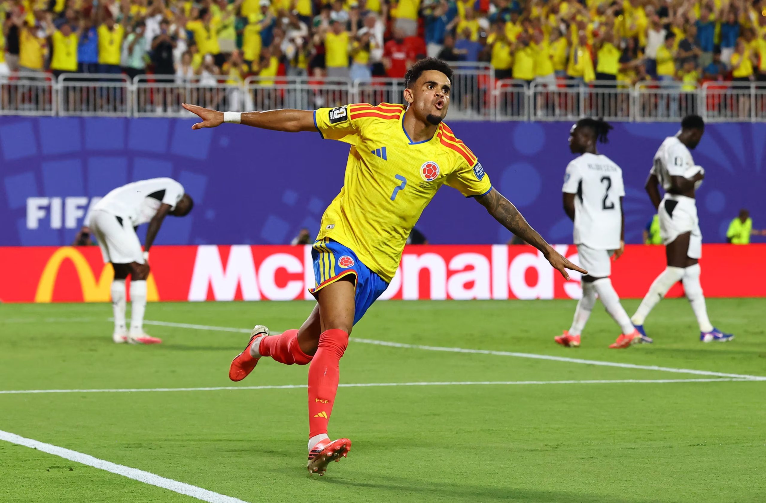 Luis Díaz celebra un gol anulado (REUTERS/Bernadett Szabo)