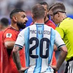 Contundente respaldo de la FIFA tras las críticas a los árbitros de Argentina-Egipto: “Las acusaciones infundadas no tienen cabida”