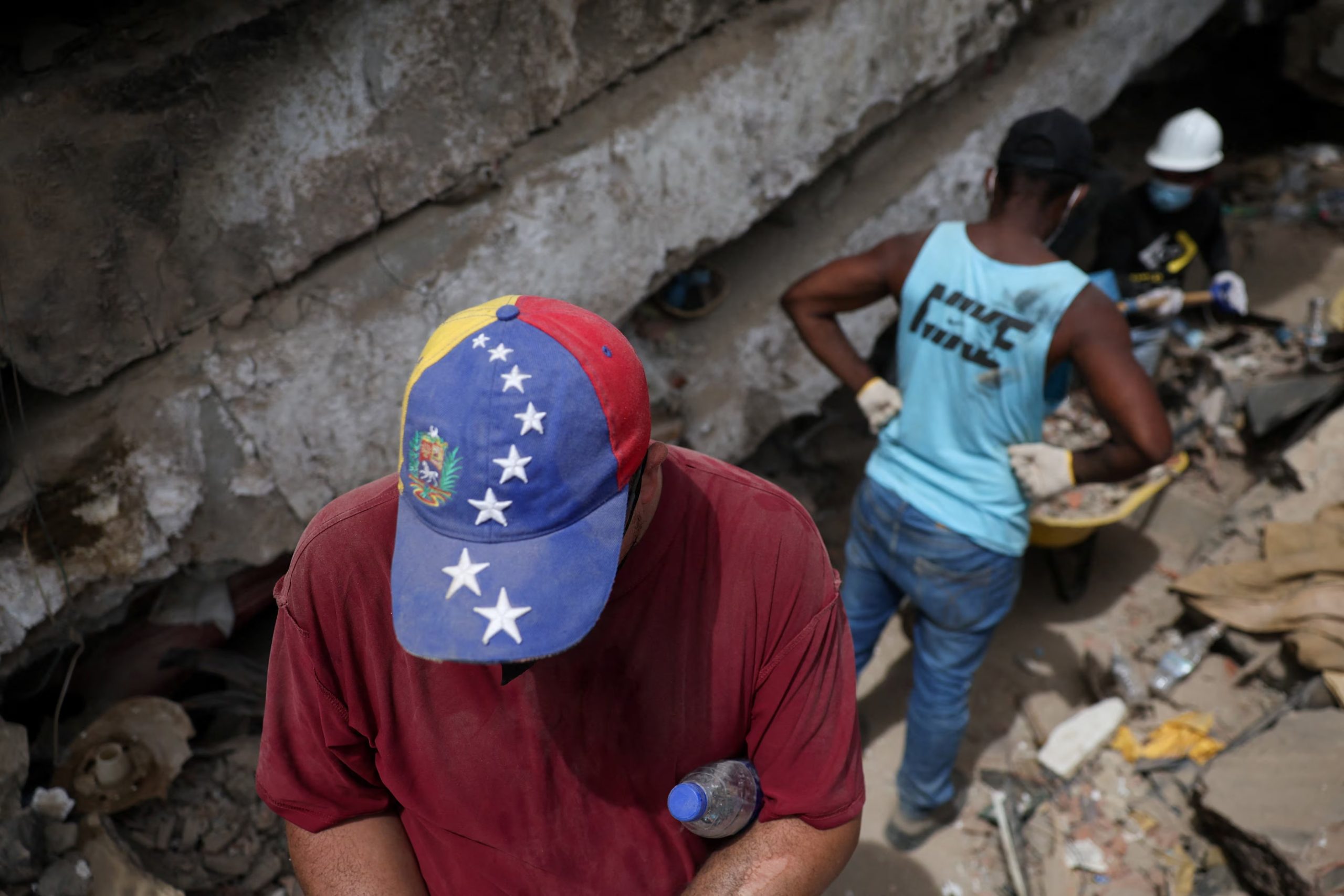 Ya son más de tres mil los muertos por los devastadores terremotos en Venezuela (REUTERS/Ricardo Arduengo)