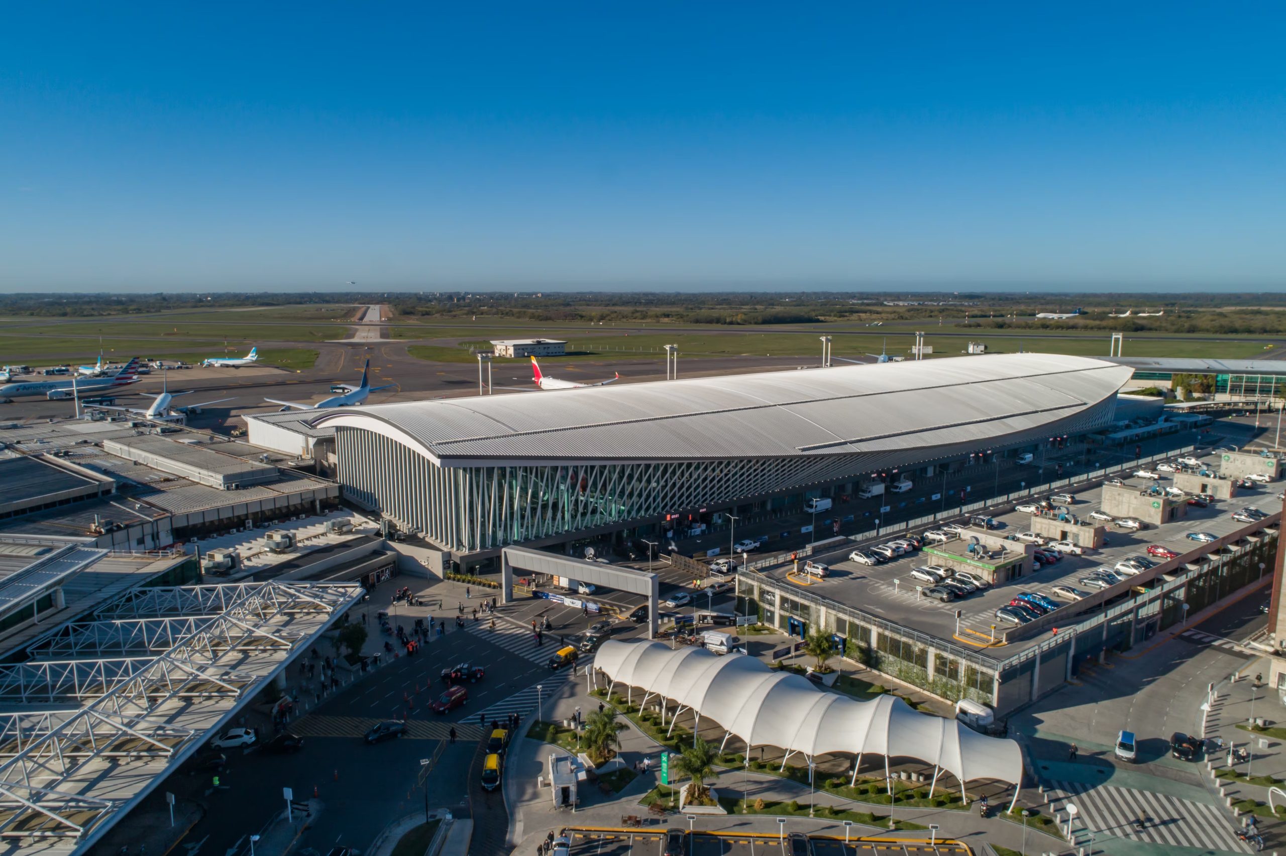 Aerolíneas Argentinas sumó vuelos especiales entre Ezeiza y Nueva York para acompañar a los hinchas que viajan a la final.