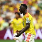 Davinson Sánchez pide respeto tras violencia contra futbolistas colombianos