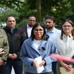 Delcy Rodríguez urge suspender sanciones tras sismos en Venezuela