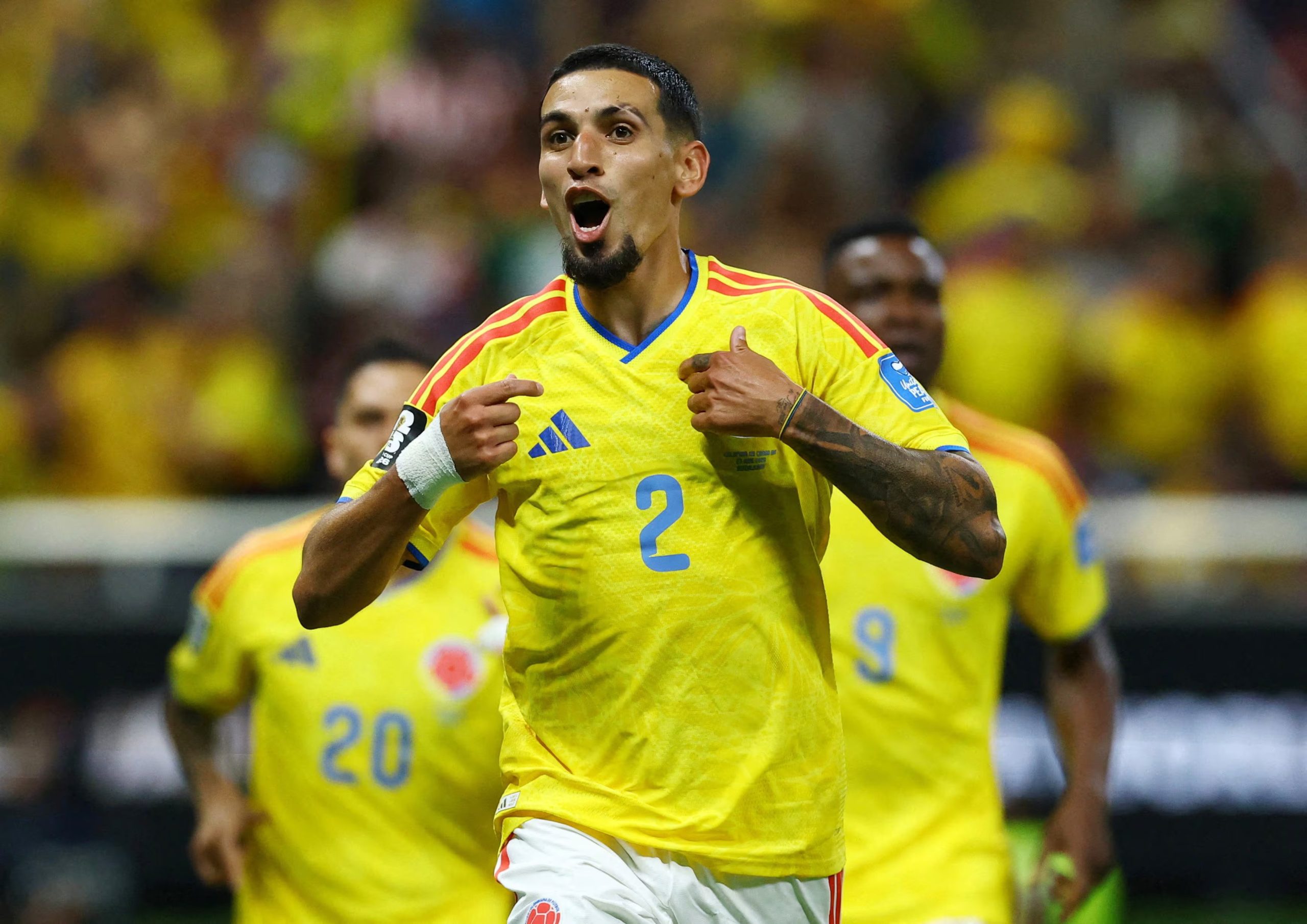 Daniel Muñoz ha sido una de las cartas ofensivas de Colombia en el Mundial 2026 pese a ser lateral. - créditos: REUTERS/Daniel Becerril