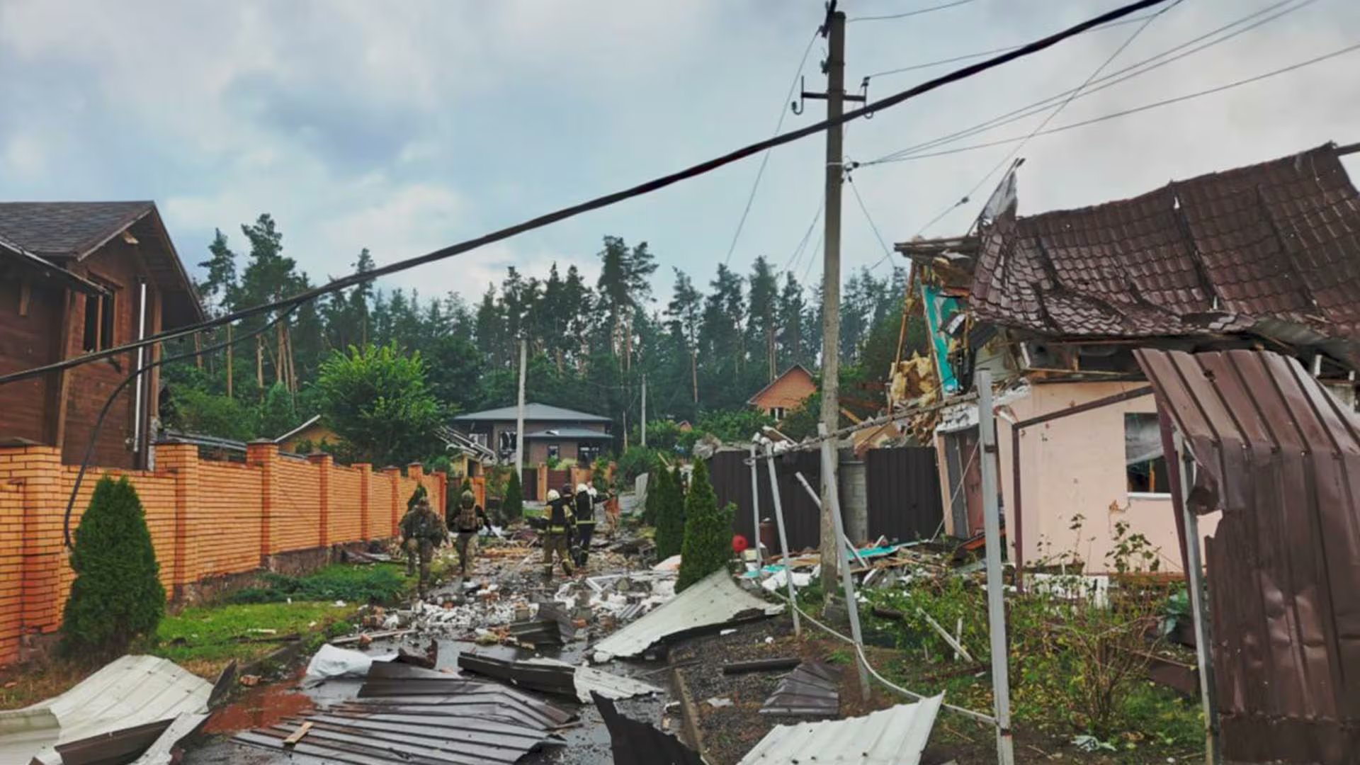 Destrozos en Kiev

(@ZelenskyyUa)