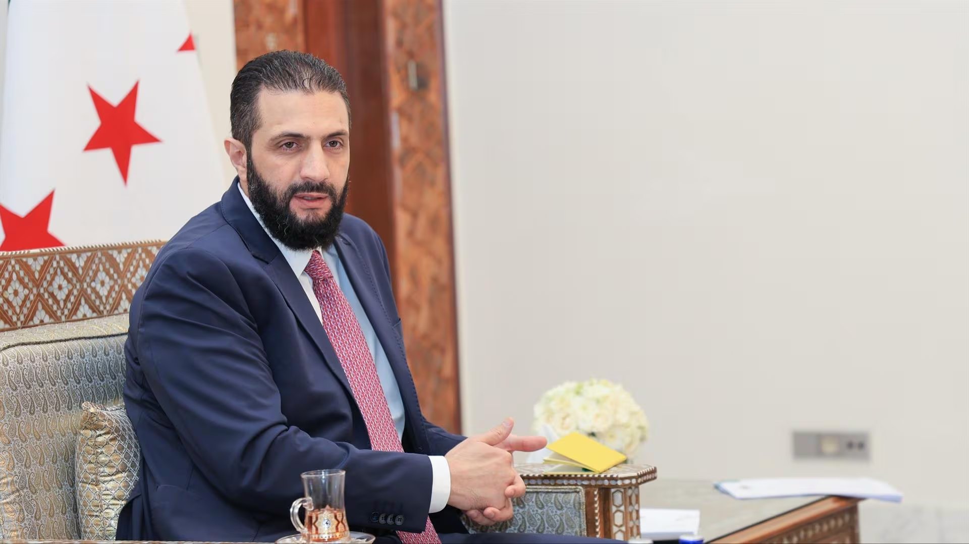 El presidente de Siria, Ahmad al-Sharaa, durante una reunión oficial