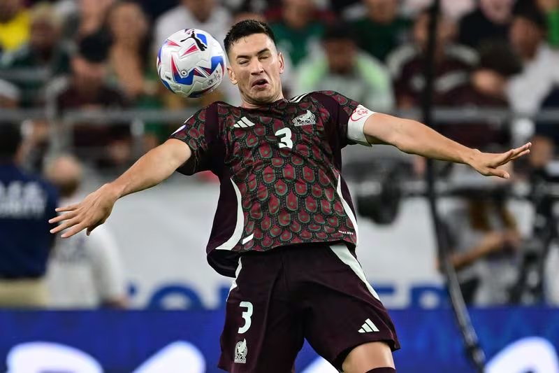 Cruz Azul habría ofrecido 8 millones de dólares, una cifra que el Lokomotiv consideraría baja. USA TODAY/Daniel Bartel