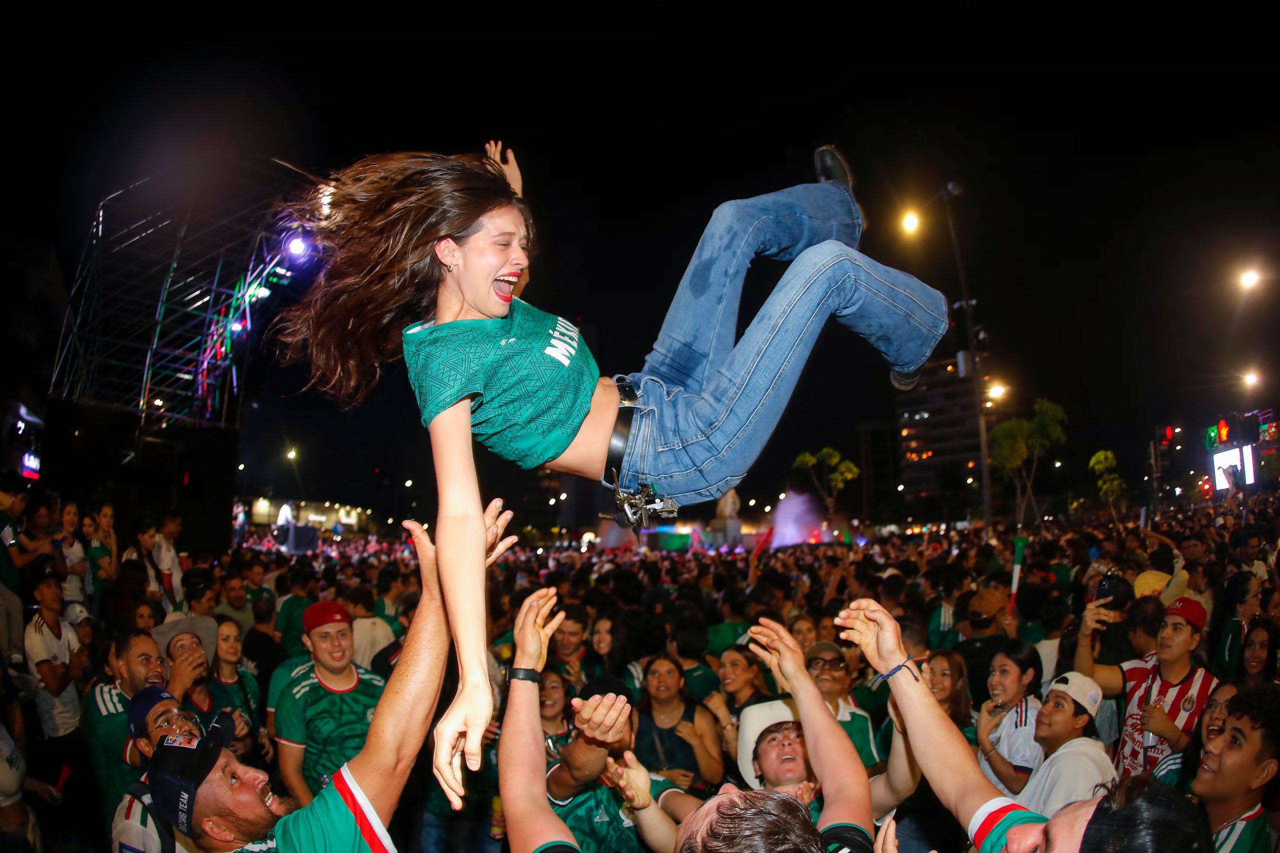 Cada partido de México, sus aficionados llenaban las calles de las principales vías del país y algunos eran sorteados con la frase 