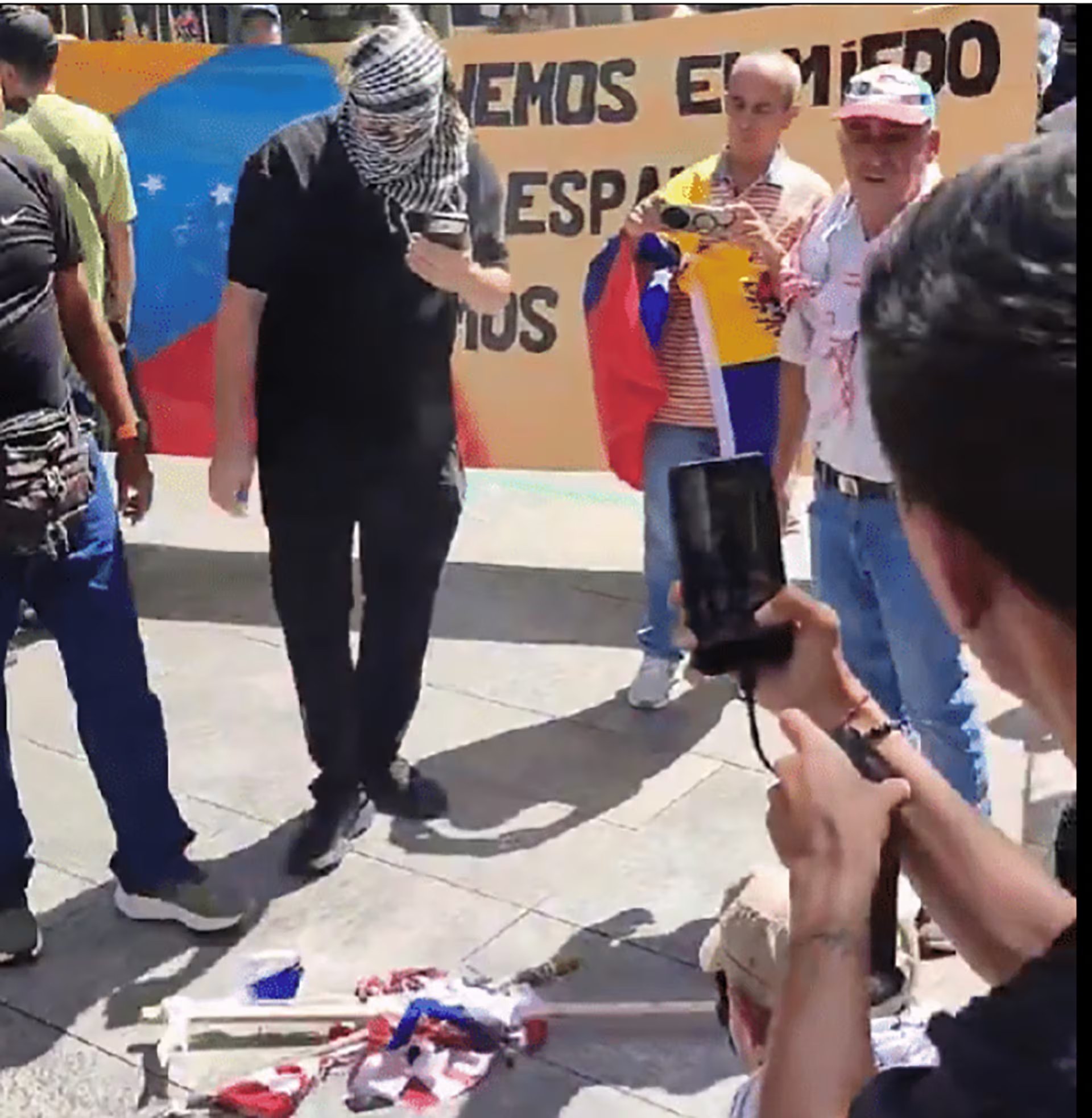 Protesta de sectores del chavismo el 24 de julio en Caracas donde quemaron banderas de Israel y EEUU
