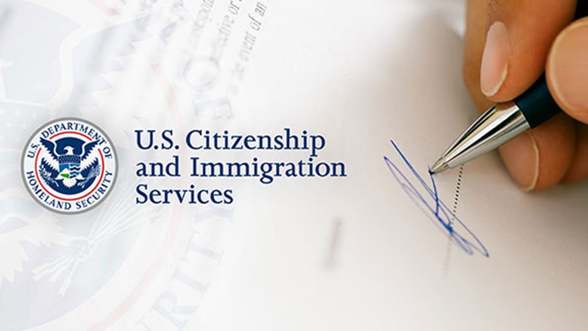 La diferencia entre rechazo y denegación en USCIS define si el inmigrante recupera las tarifas o debe apelar y empezar una nueva solicitud migratoria (USCIS)
