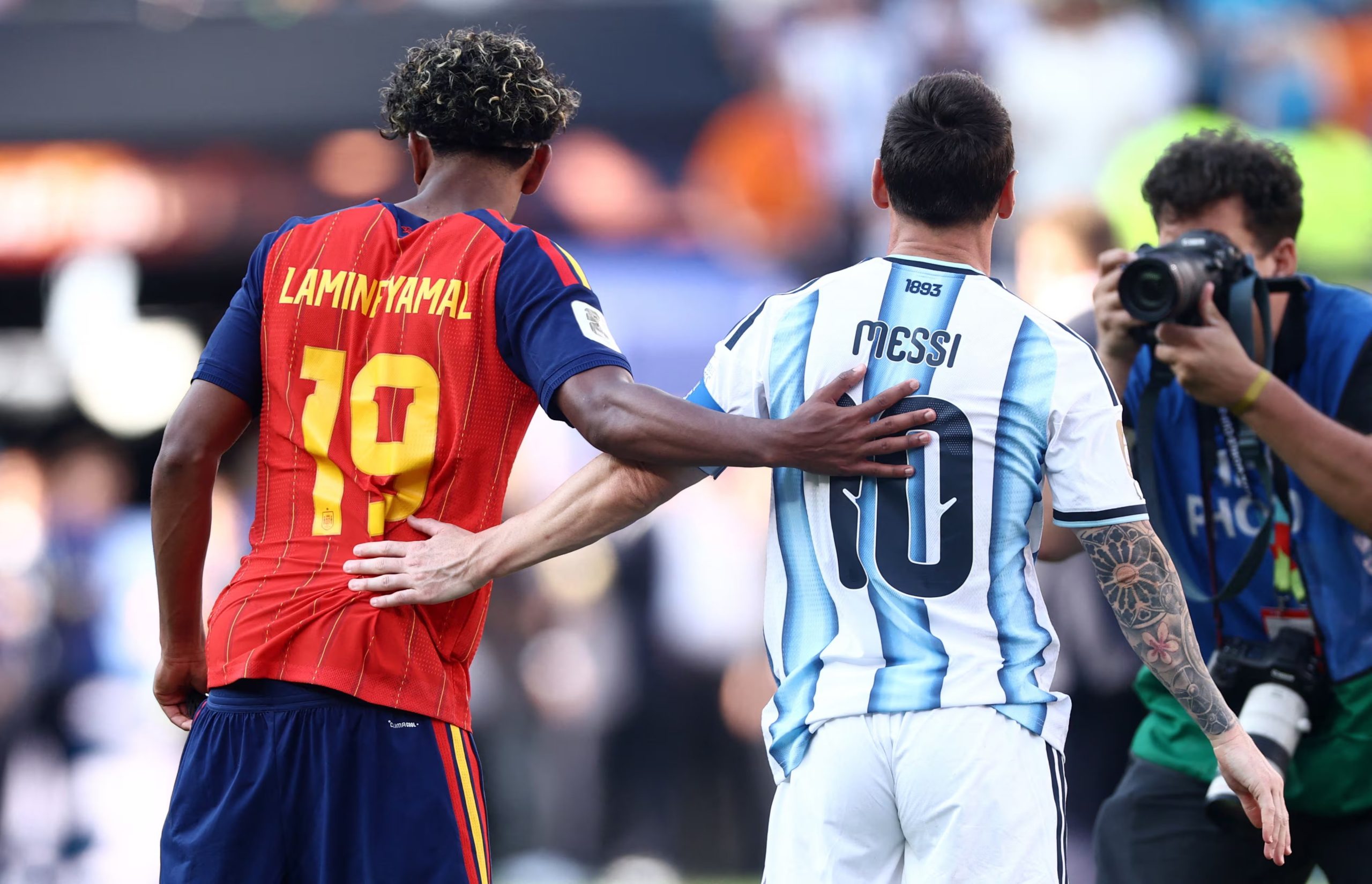 Una foto histórica: el legado de Lionel Messi y el futuro de Lamine Yamal (REUTERS/Lee Smith)