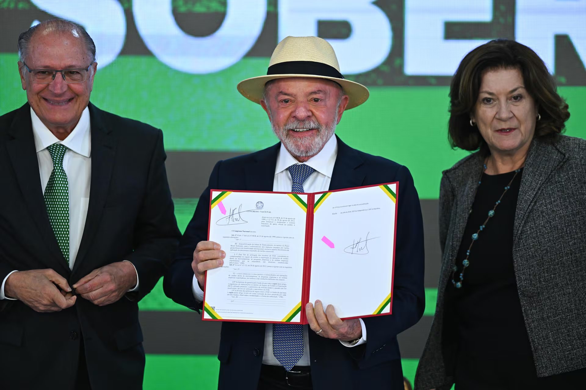 Una encuesta sostiene que el presidente de Brasil, Luiz Inácio Lula da Silva, será reelegido: el 55% cree esto contra un 25% que apuesta por una victoria de Flávio Bolsonaro. (EFE/ Andre Borges)
