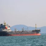 Bloqueo naval en Ormuz reduce tráfico marítimo a la mitad