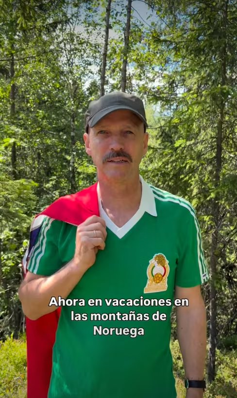 Infundado en los colores de nuestro país, el embajador envió un mensaje para todos los seguidores de Haaland y compañía durante este duelo. (Captura de video)