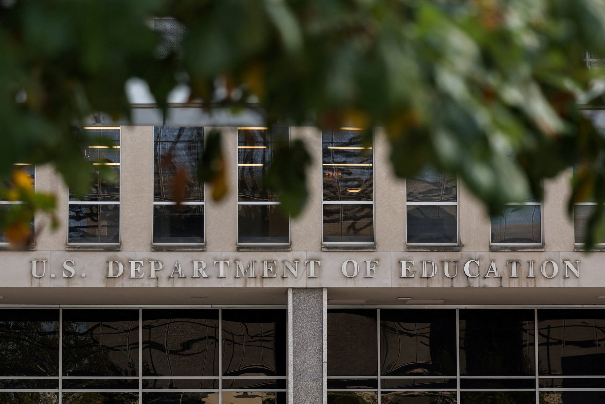 Ann Arbor Public Schools tiene plazo hasta el 11 de agosto de 2026 para justificar su política o arriesgar el financiamiento federal que sostiene educación especial, alimentación y salud mental escolar (REUTERS/Kylie Cooper/File Photo)