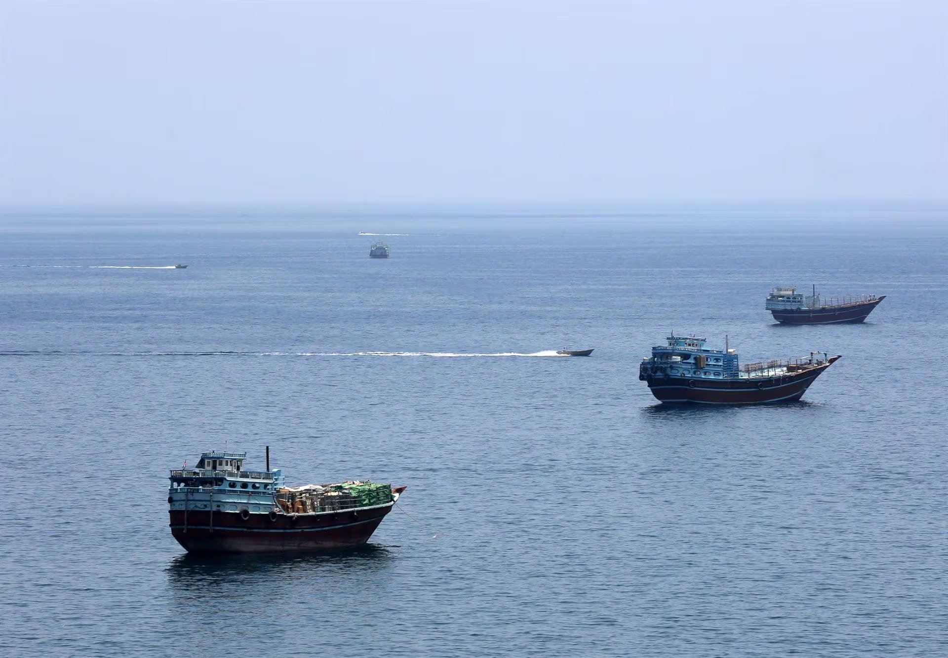 La ofensiva fue lanzada tras el ataque iraní contra un portacontenedores que transitaba por el estrecho de Ormuz, donde un miembro de la tripulación continúa desaparecido