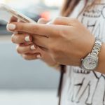Europa avanza en lucha contra abuso infantil, pero aún se juzga a menores por selfies íntimos