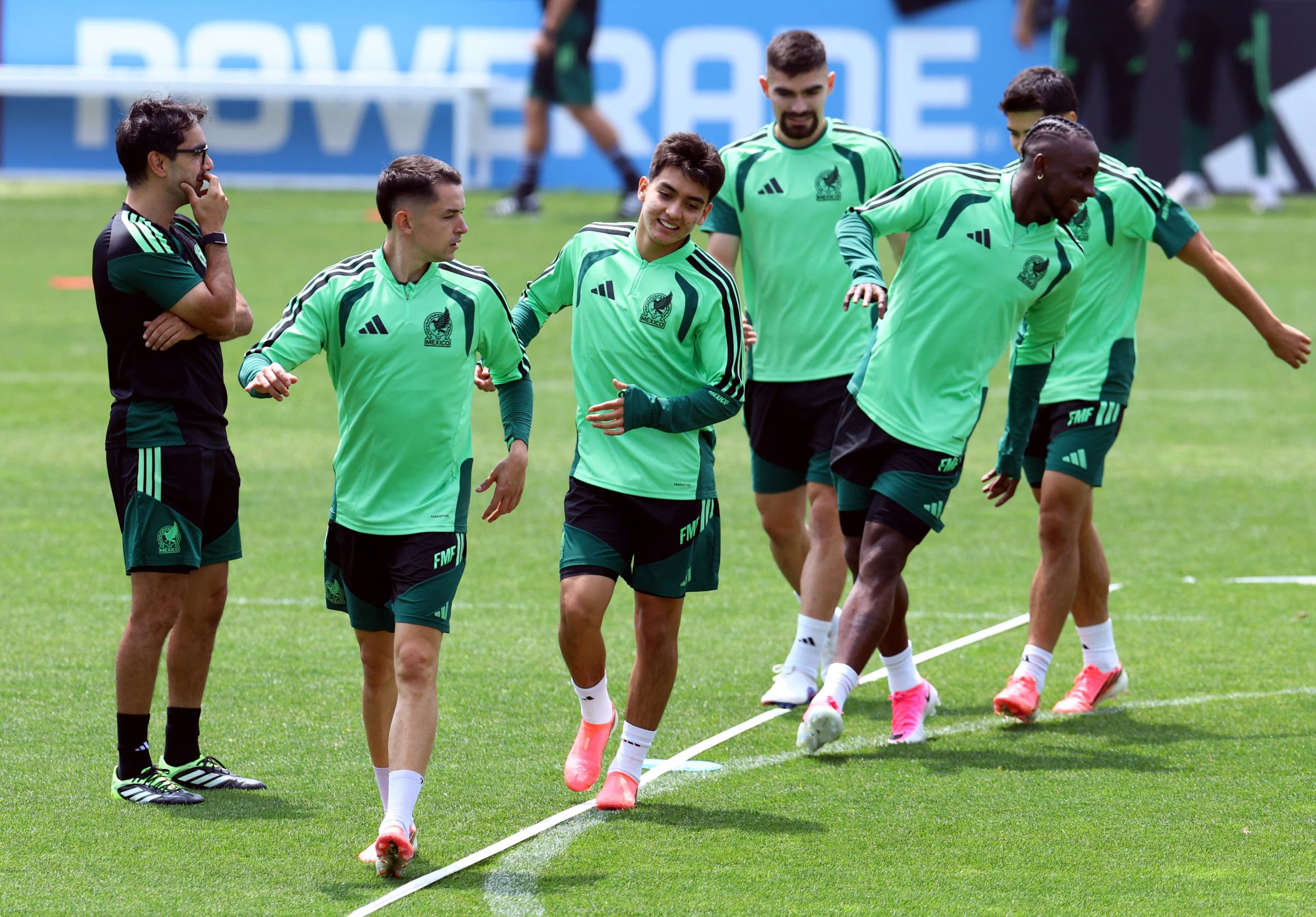 El mediocampista del Tri salió llorando del Estadio Ciudad de México tras el 3-2 ante Inglaterra. Este 7 de julio rompió el silencio con un mensaje en redes: