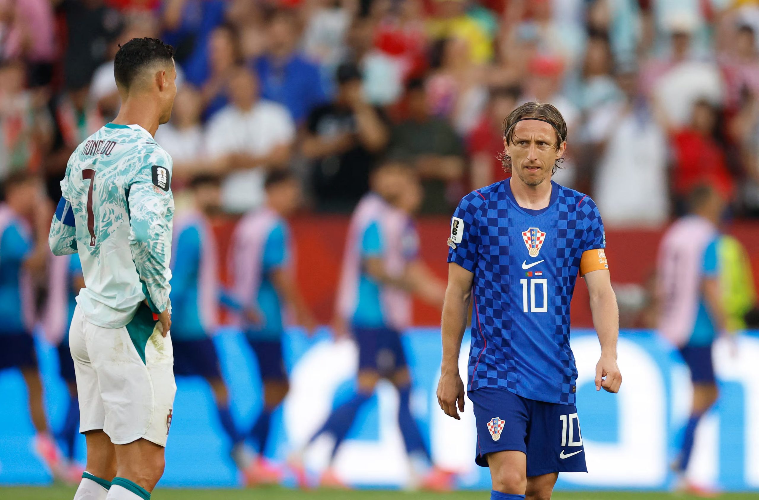 Luka Modric reacciona junto a Cristiano Ronaldo durante el encuentro entre Croacia y Portugal por los dieciseisavos de final del Mundial 2026 (Photo by Kamil Krzaczynski / AFP)