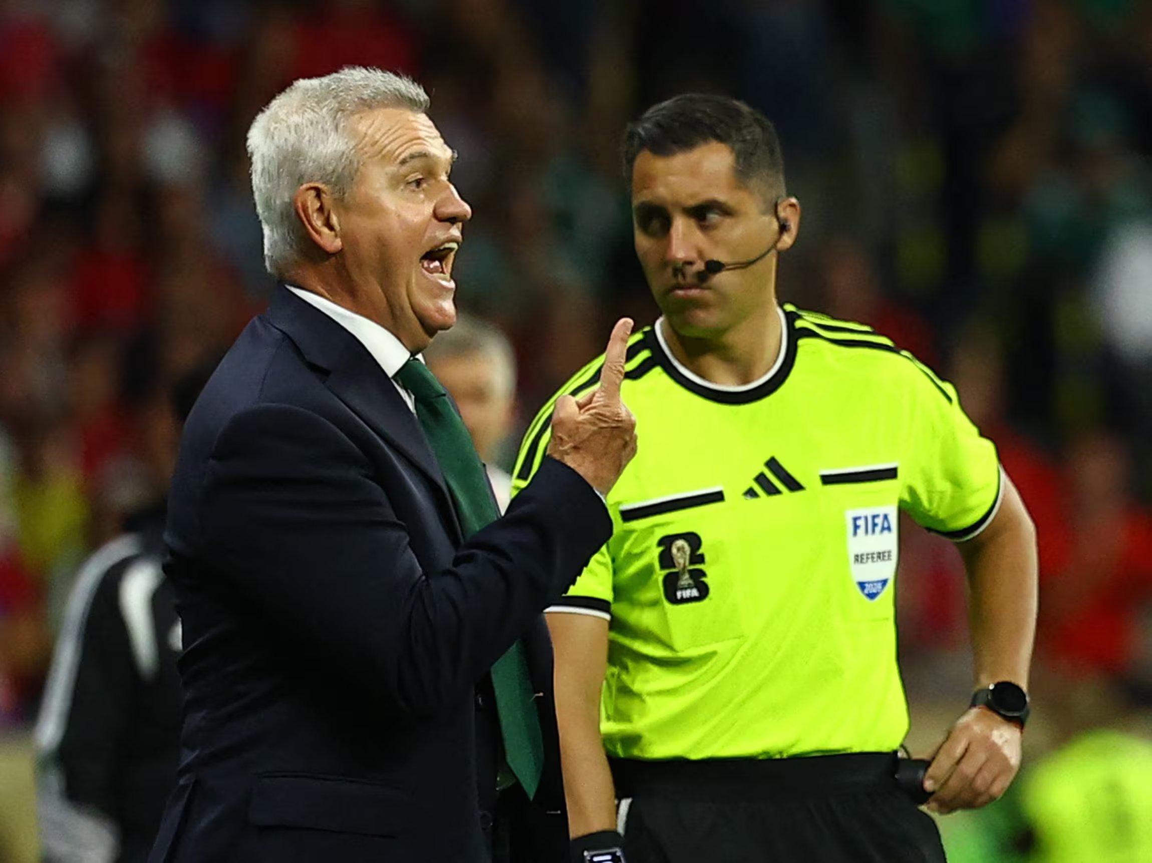 Javier Aguirre le gritó “fck you” a Anthony Gordon después de una jugada en la que el inglés superó la defensa de México. REUTERS/Pedro Nunes