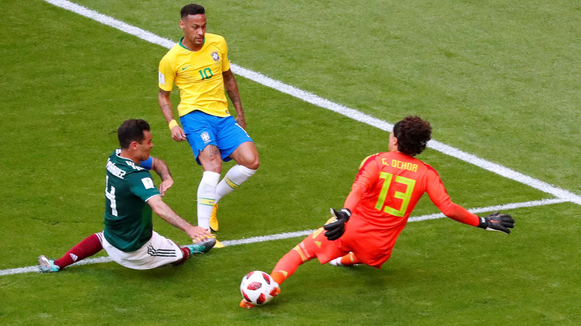 Soccer Football - World Cup - Round of 16 - Brazil vs Mexico - Samara Arena, Samara, Russia - July 2, 2018 Brazil's Neymar in action with Mexico's Rafael Marquez and Guillermo Ochoa REUTERS/David Gray