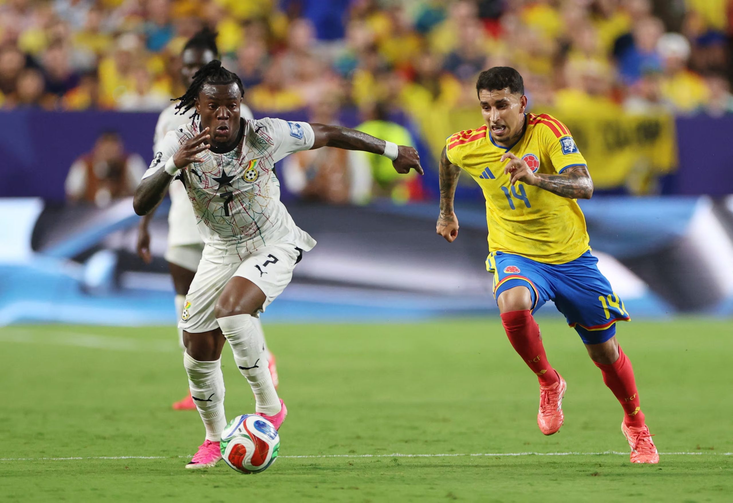 Sellés relacionó el rendimiento de Gustavo Puerta en Racing de Santander y en la Selección Colombia con un modelo de juego que potencia su influencia con y sin balón - crédito Siphiwe Sibeko/REUTERS
