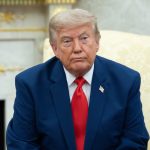 Donald Trump anuncia aranceles del 100 % para medicamentos genéricos en 2028