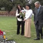 Keiko Fujimori y expresidente ecuatoriano Jamil Mahuad visitan tumba de Alberto Fujimori
