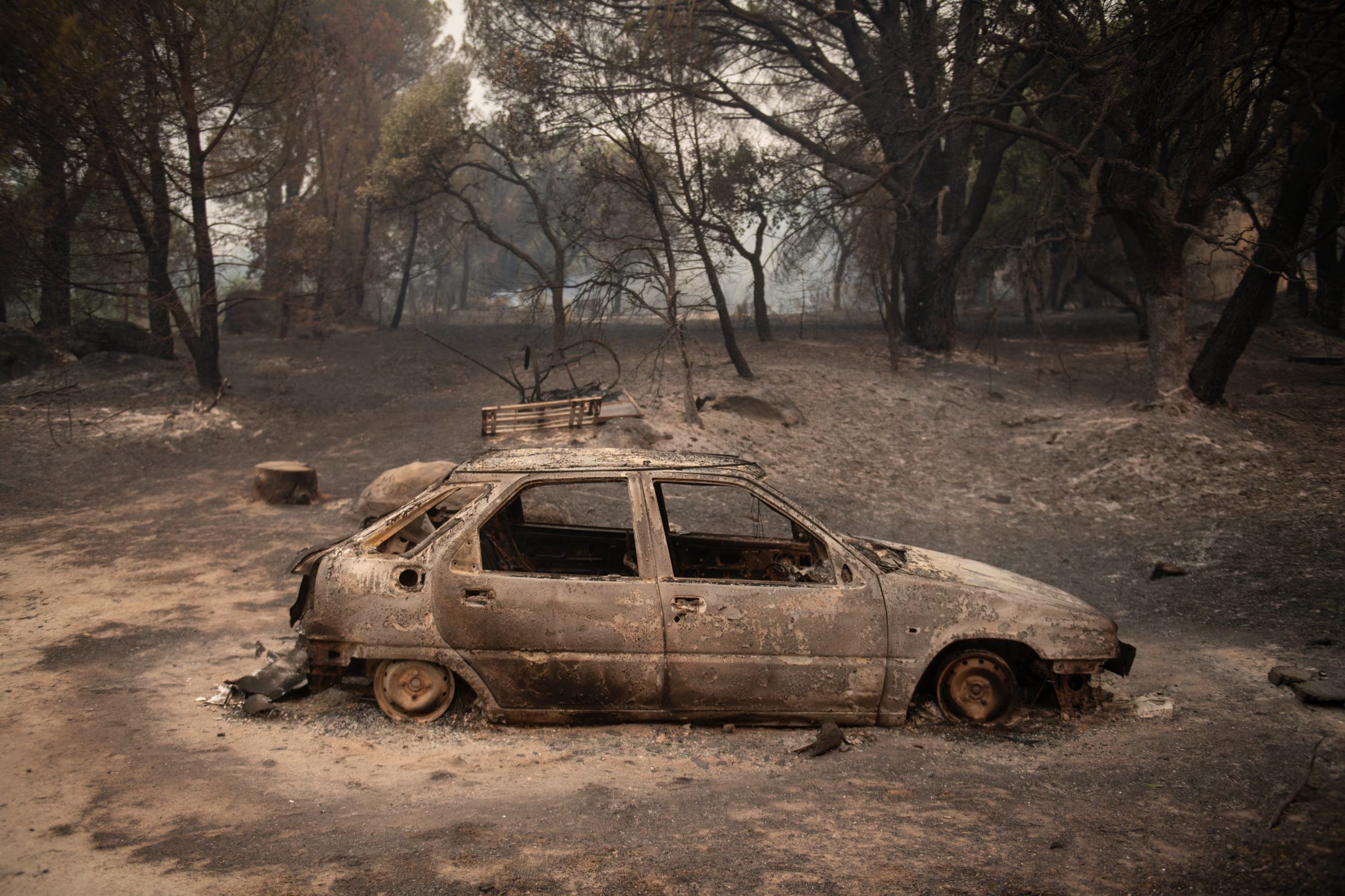 Las autoridades reforzaron el operativo con recursos terrestres, medios aéreos y equipos internacionales ante la magnitud de los incendios
Fernando Sánchez / Europa Press
26/7/2026
