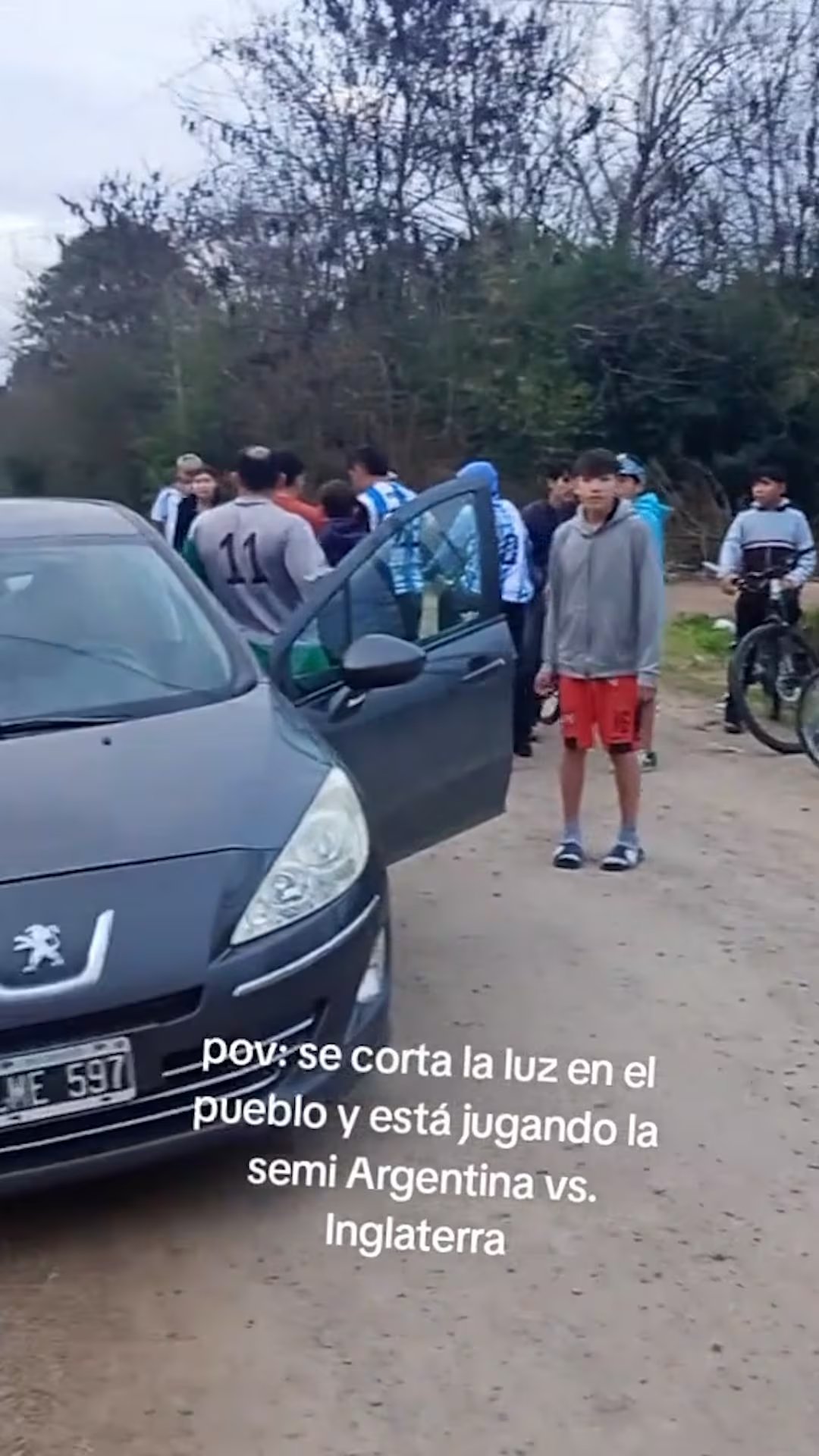 Los vecinos de Marcos Paz salieron a la calle tras el corte de electricidad para confirmar que la falta de luz afectaba a toda la zona