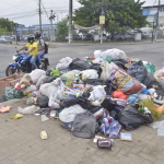 Vecinos en Durán piden más recorridos para recolectar basura apilada en aceras
