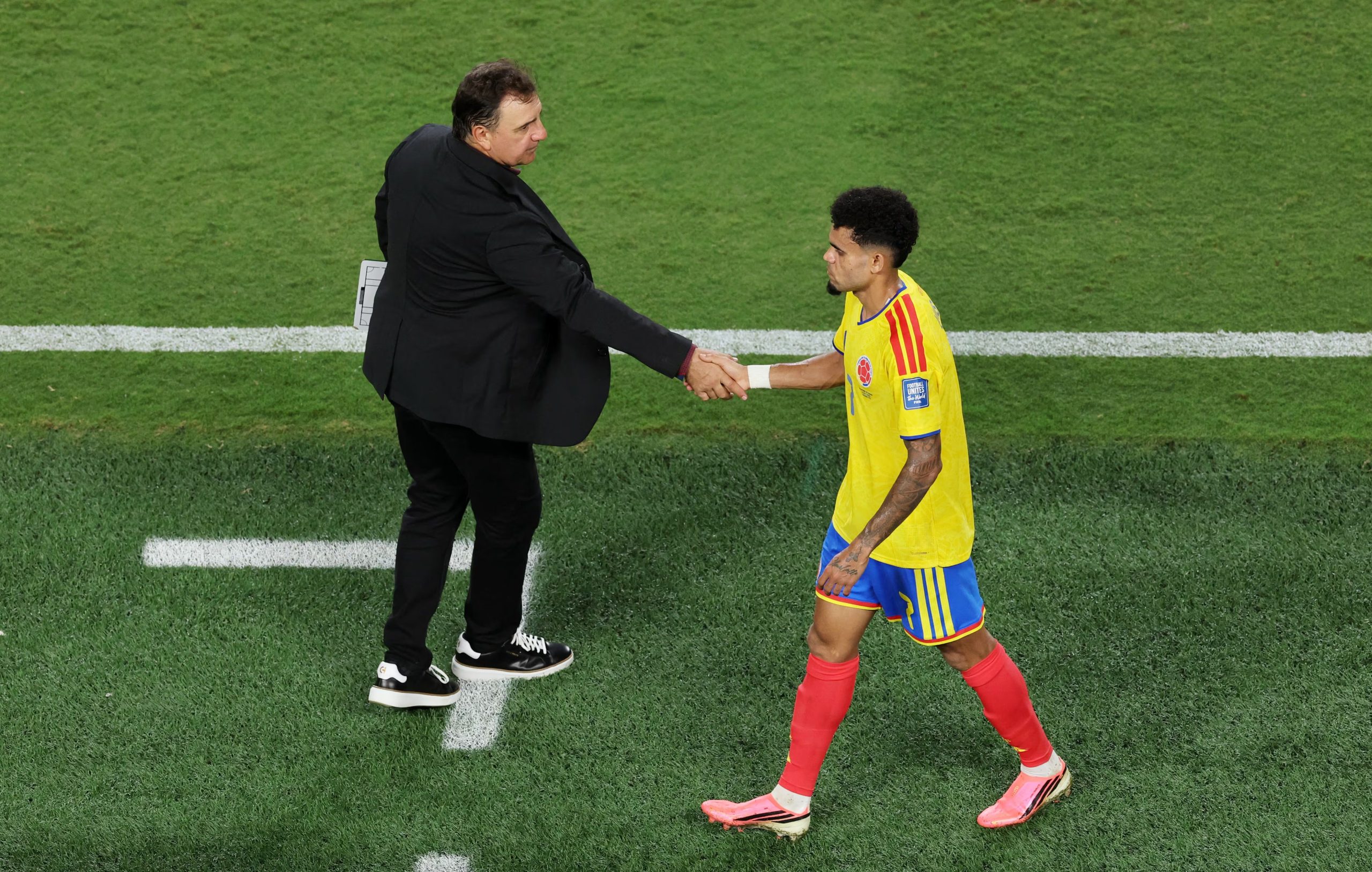 Néstor Lorenzo respaldó a Luis Díaz tras otro gol anulado por fuera de lugar y sostuvo que pronto volverá a convertir - crédito Claudia Greco/REUTERS
