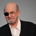 Justicia de EE.UU. declara culpable de terrorismo a atacante de Salman Rushdie