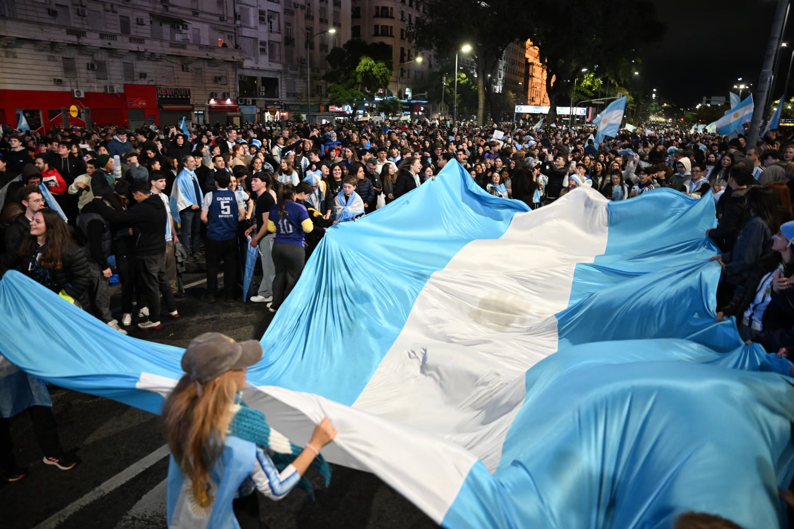 Las calles de Buenos Aires se llenaron de banderas 