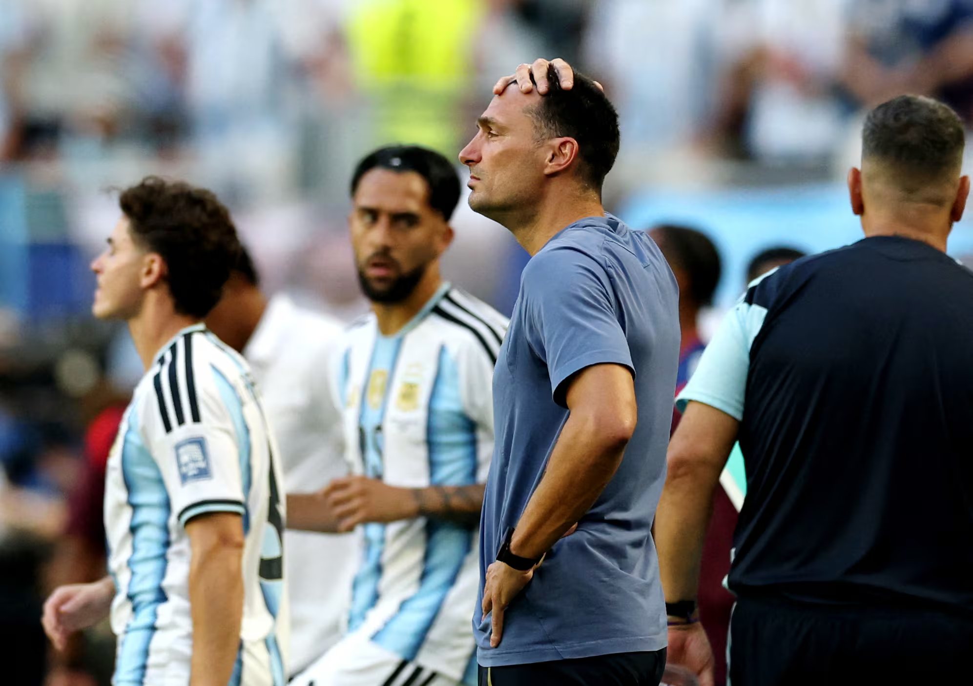 The Guardian puntualizó en que Scaloni mantiene la confianza total de los aficionados pese a las 