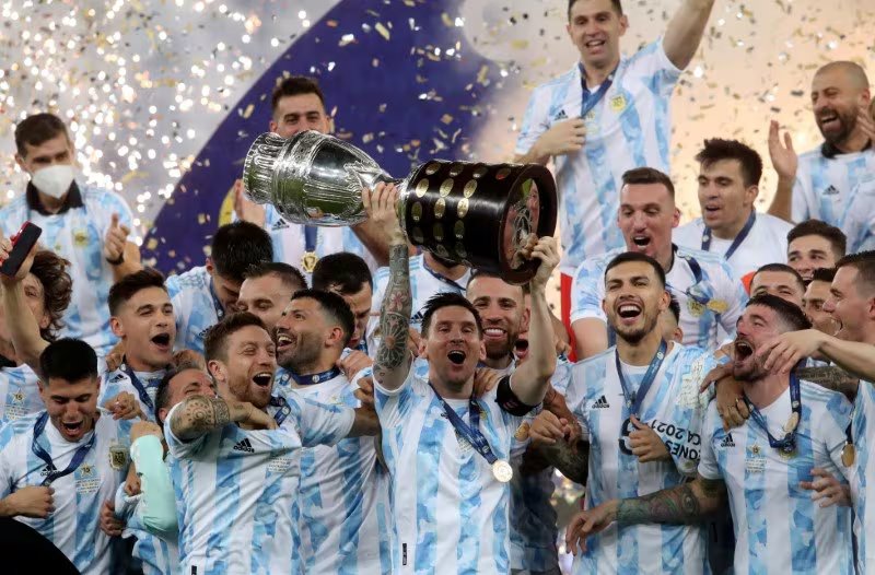 El título de la Copa América 2021, comenzaba otra historia (Foto REUTERS/Amanda Perobelli)