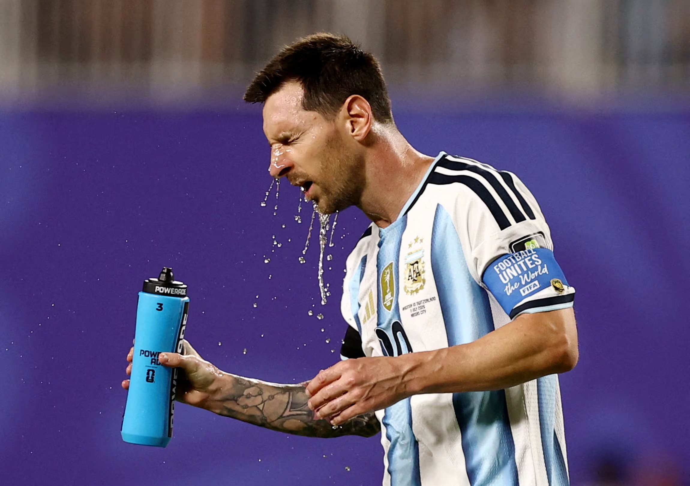 El rendimiento del astro no depende de un despliegue físico dominante, sino de una comprensión superior de los tiempos del partido, una visión periférica excepcional y una capacidad para leer el juego que le permite elegir la mejor opción en cualquier lugar del terreno (REUTERS/Lee Smith)