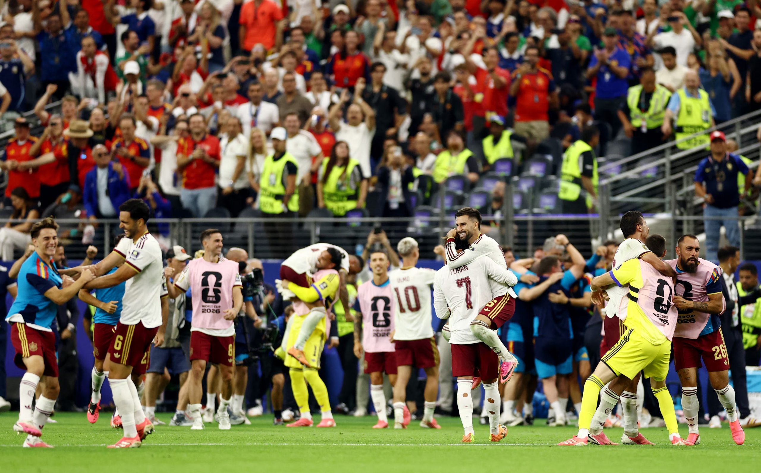 España celebra su clasificación a la final (REUTERS/Lee Smith)
