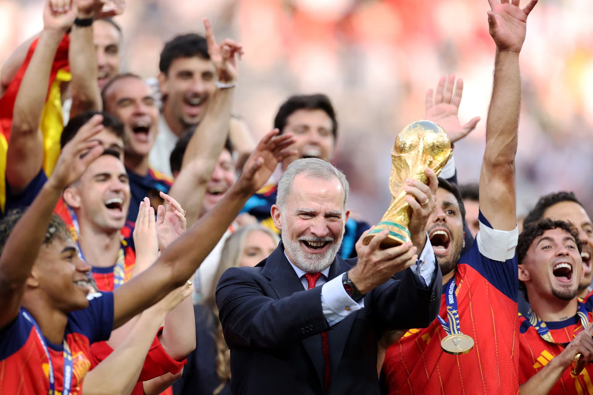 El rey de España celebra junto a los jugadores