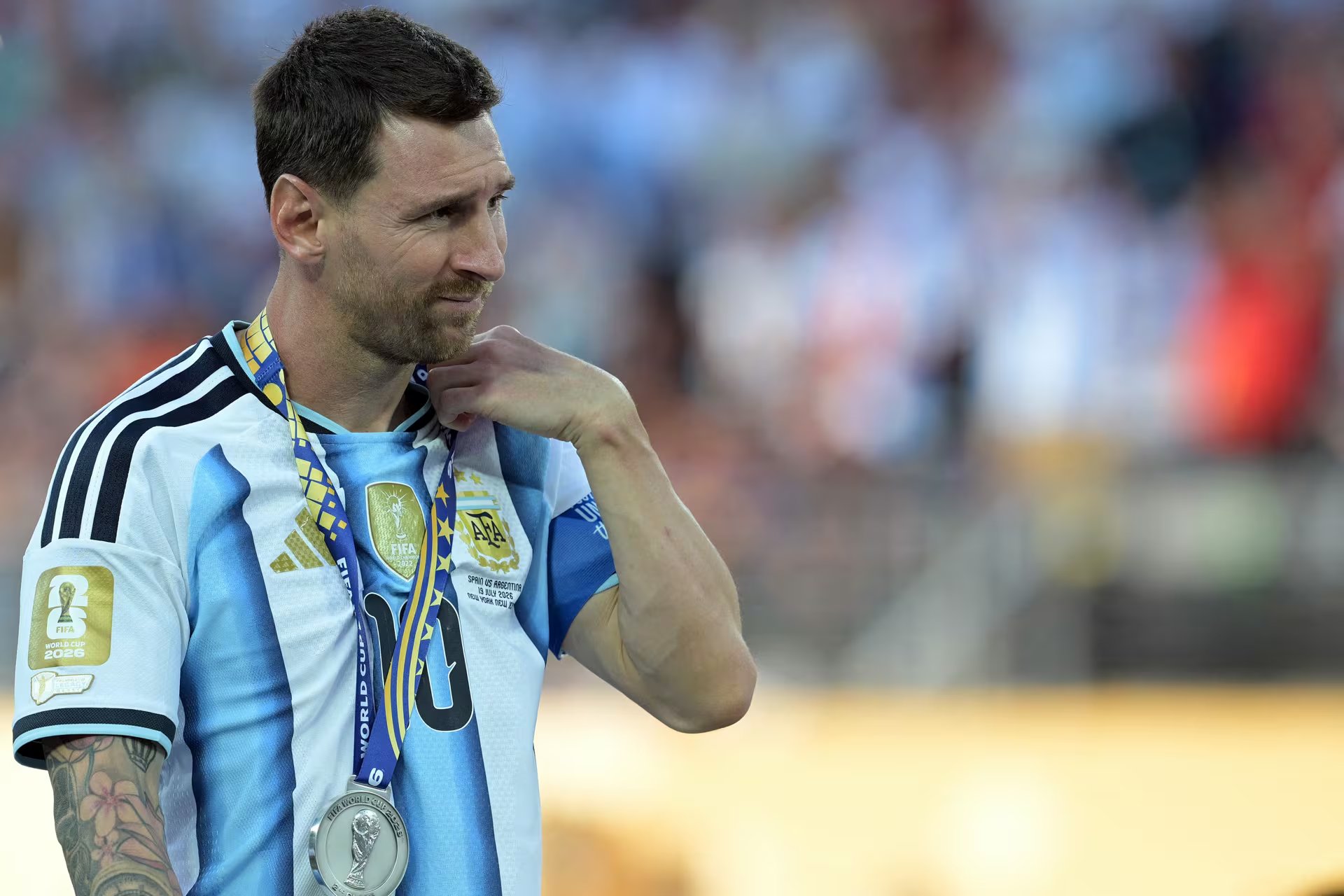 Messi procesaba la derrota en silencio, apartado de sus compañeros