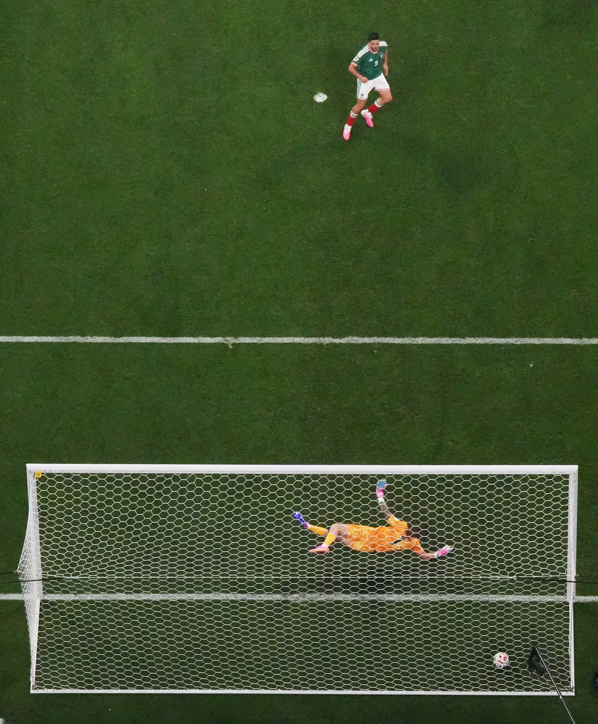 Soccer Football - FIFA World Cup 2026 - Round of 16 - Mexico v England - Estadio Azteca, Mexico City, Mexico - July 5, 2026 Mexico's Raul Jimenez scores their second goal from the penalty spot REUTERS/Eloisa Sanchez