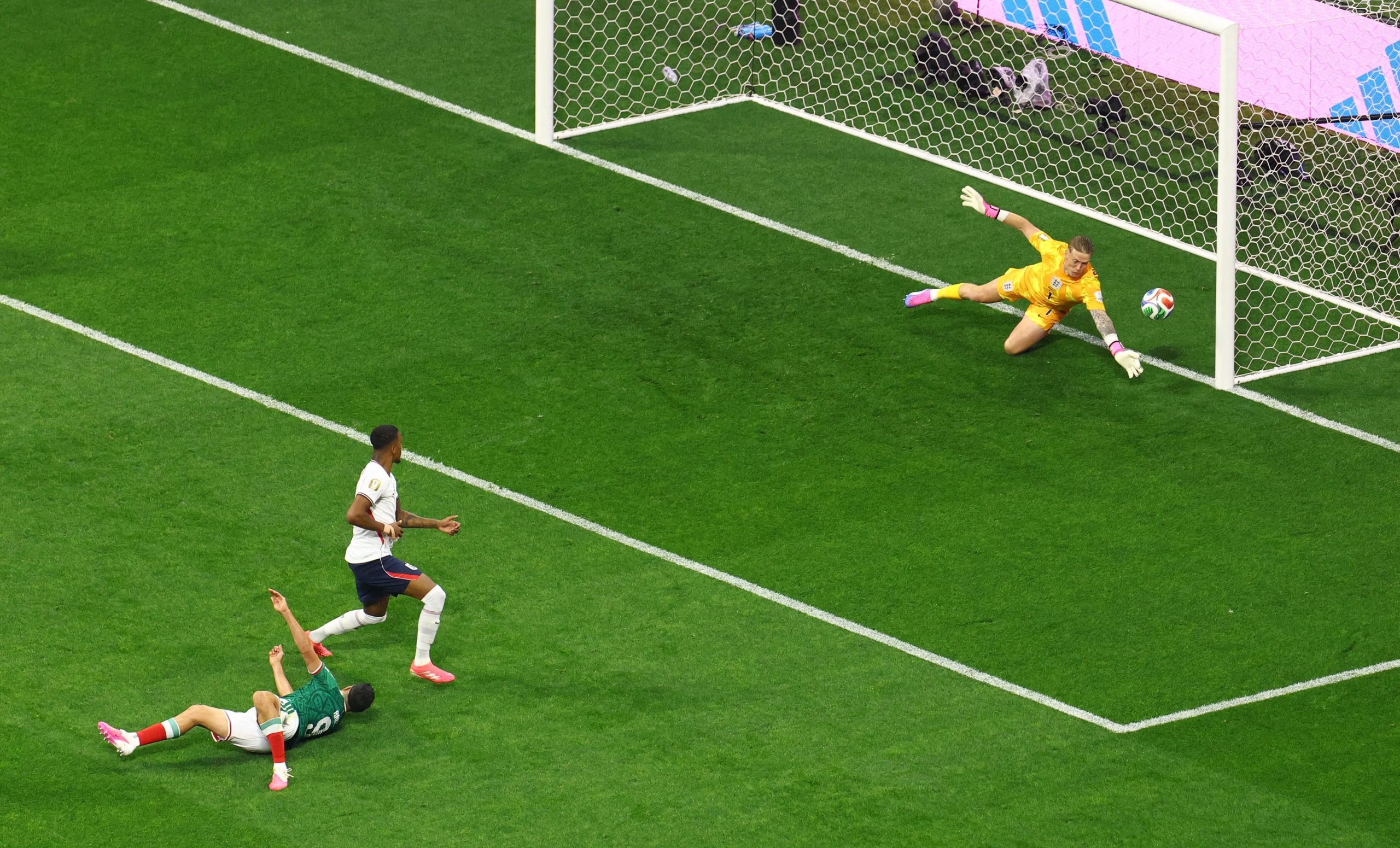Soccer Football - FIFA World Cup 2026 - Round of 16 - Mexico v England - Estadio Azteca, Mexico City, Mexico - July 5, 2026 England's Jordan Pickford in action as he saves a header from Mexico's Raul Jimenez REUTERS/Henry Romero