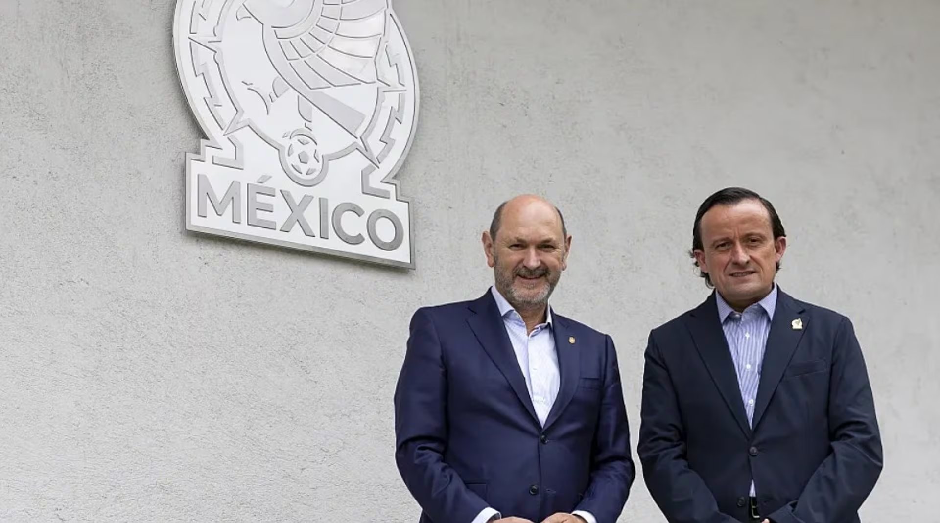 El presidente de la Real Federación Española de Fútbol (RFEF), Rafael Louzán, y su homólogo de la Federación Mexicana de Fútbol (FMF), Mikel Arriola, firmaron un acuerdo de colaboración en el pasado. CENTROAMÉRICA DEPORTES MÉXICO
RFEF