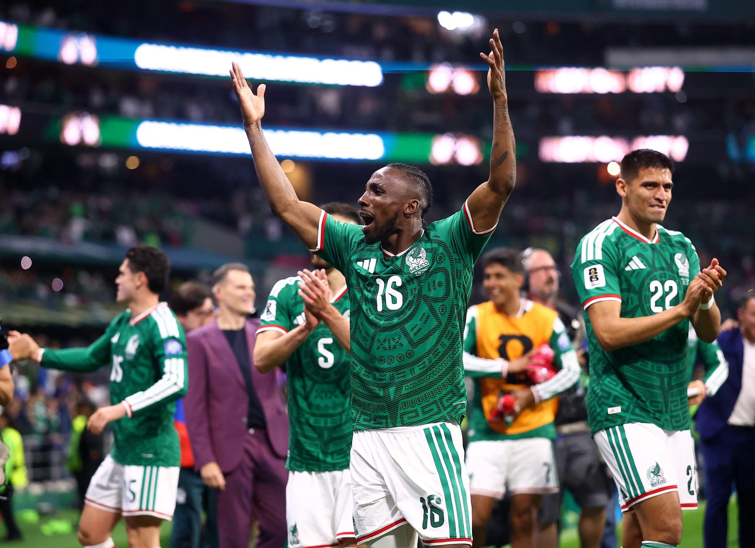 Julián Quiñones marcó gol ante Ecuador en el estadio Azteca. REUTERS/Eloisa Sanchez